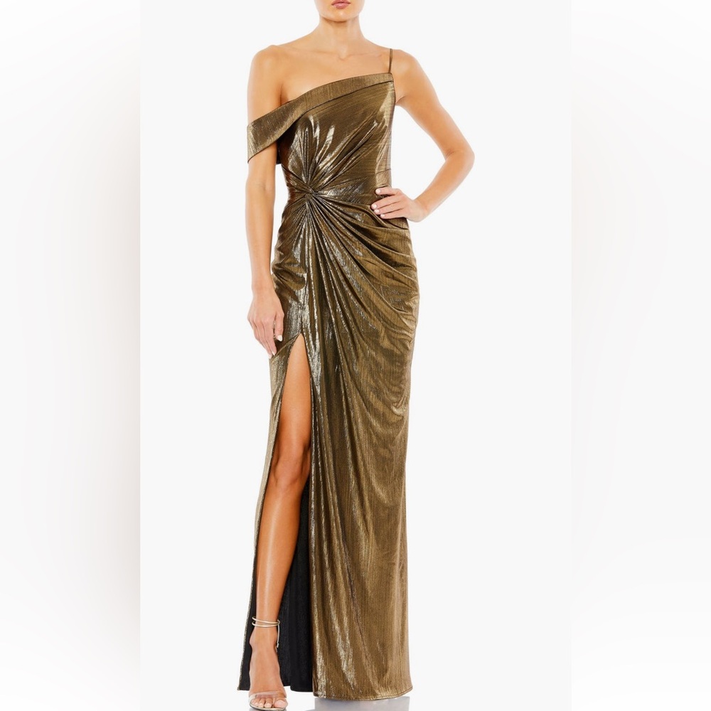 NWT Mac Duggal Metallic Off the Shoulder Gold Evening Gown women’s size 12
